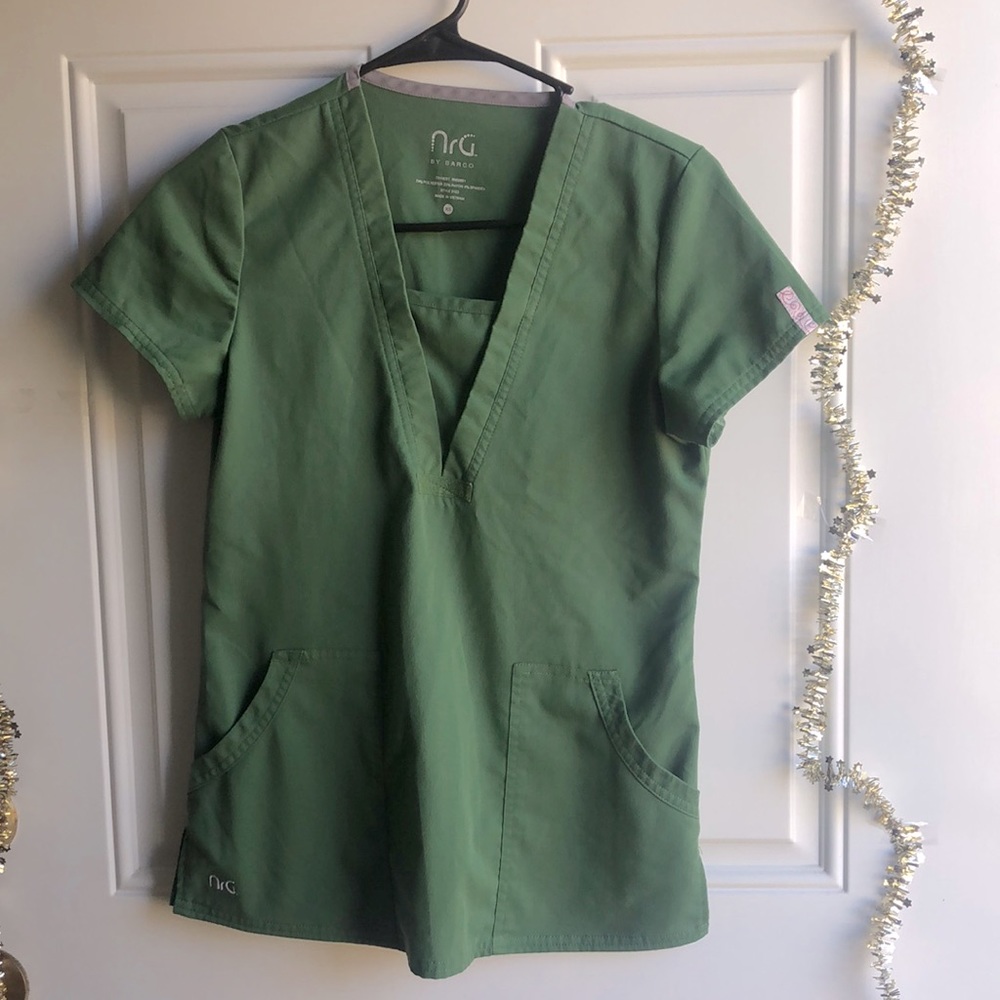 NrG by barco scrub top